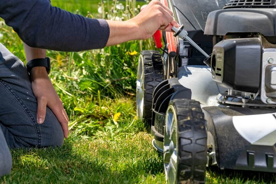 How to Winterize a Lawnmower?